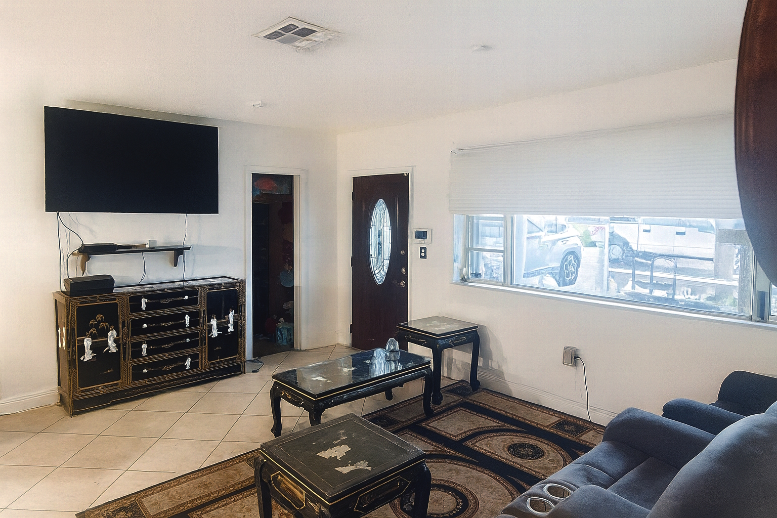 Flexible living room with multiple seating zones